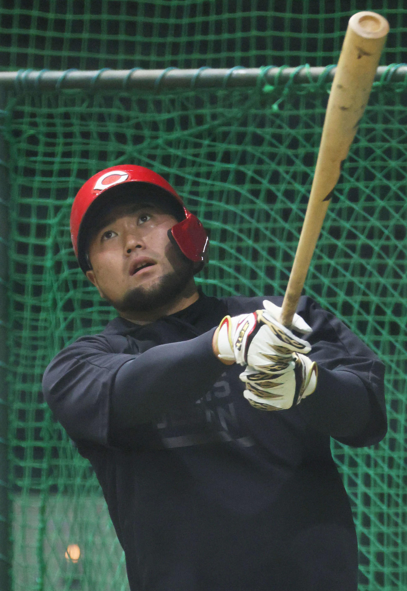 合同自主トレで打撃練習をする広島末包（撮影・加藤孝規）