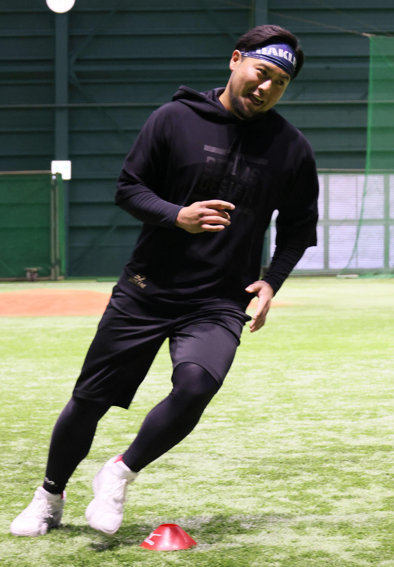 合同自主トレ　練習する広島末包（撮影・加藤孝規）
