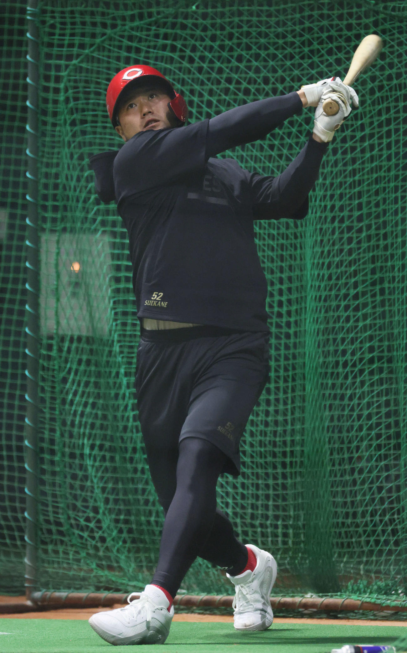 合同自主トレで打撃練習をする広島末包（撮影・加藤孝規）