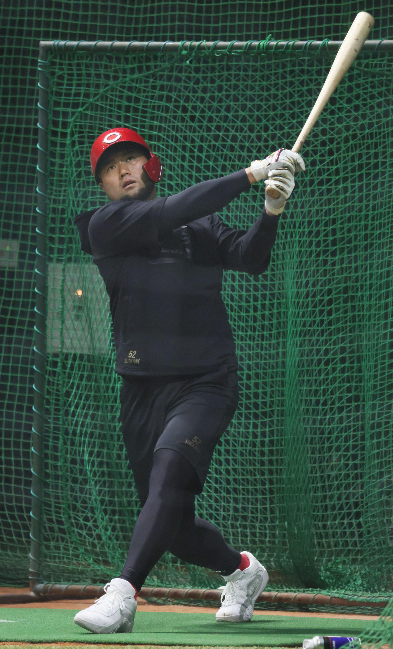 合同自主トレで打撃練習をする広島末包（撮影・加藤孝規）