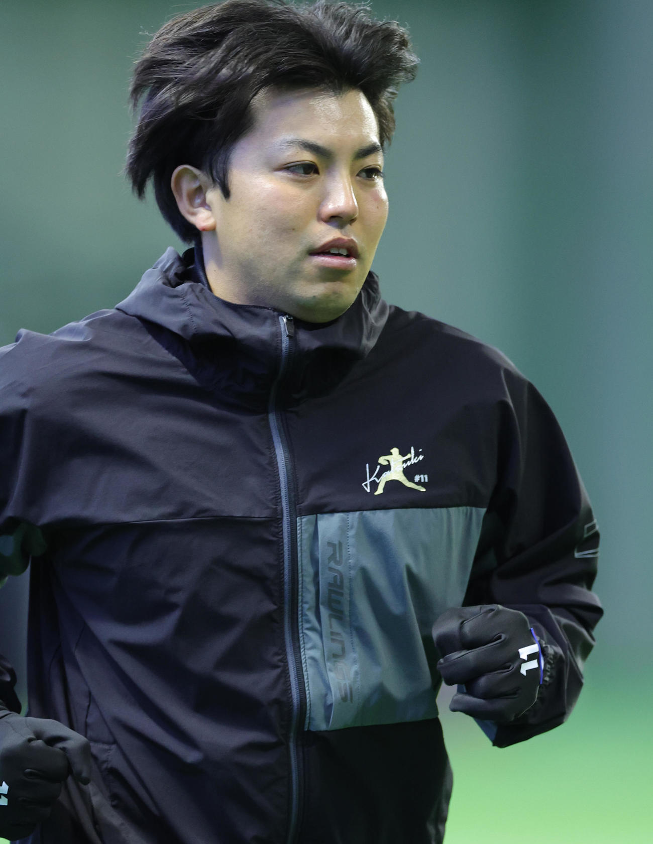自主トレを公開したDeNA東（撮影・野上伸悟）
