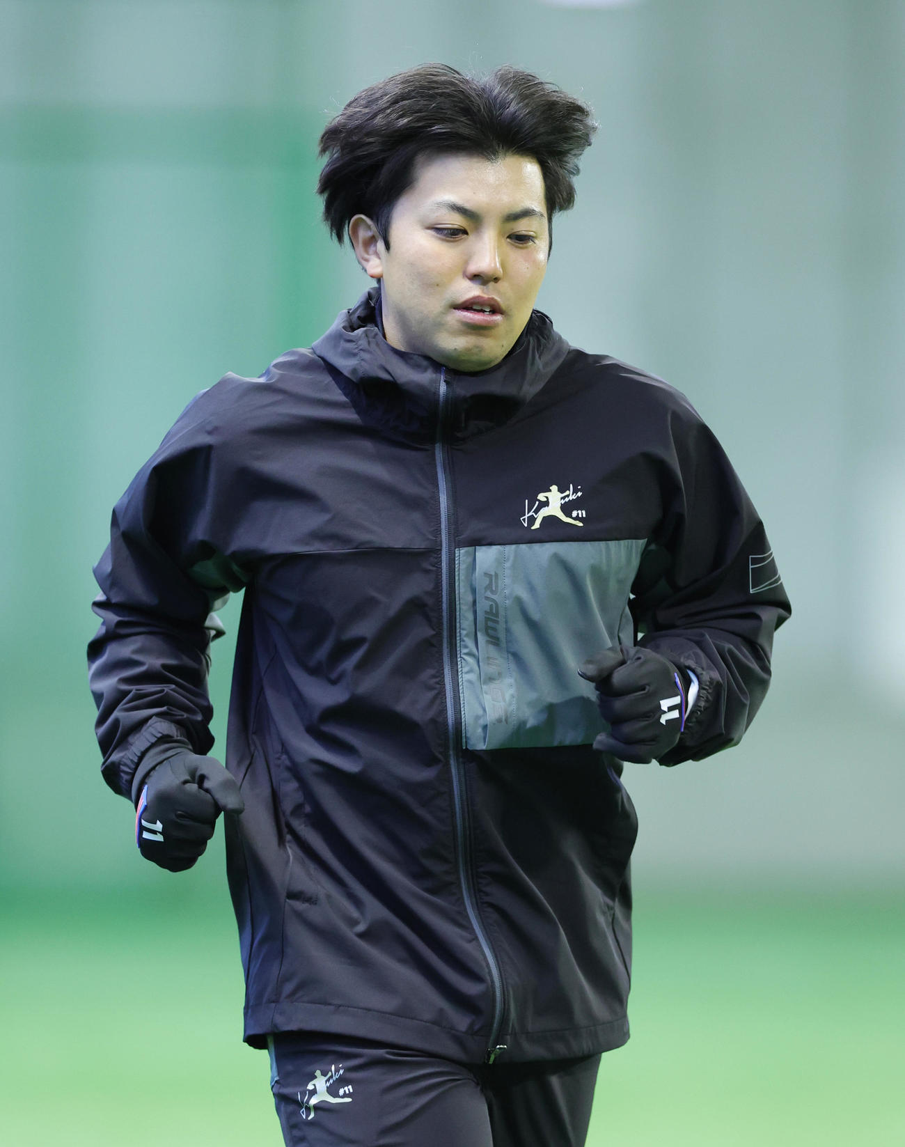 自主トレを公開したDeNA東（撮影・野上伸悟）