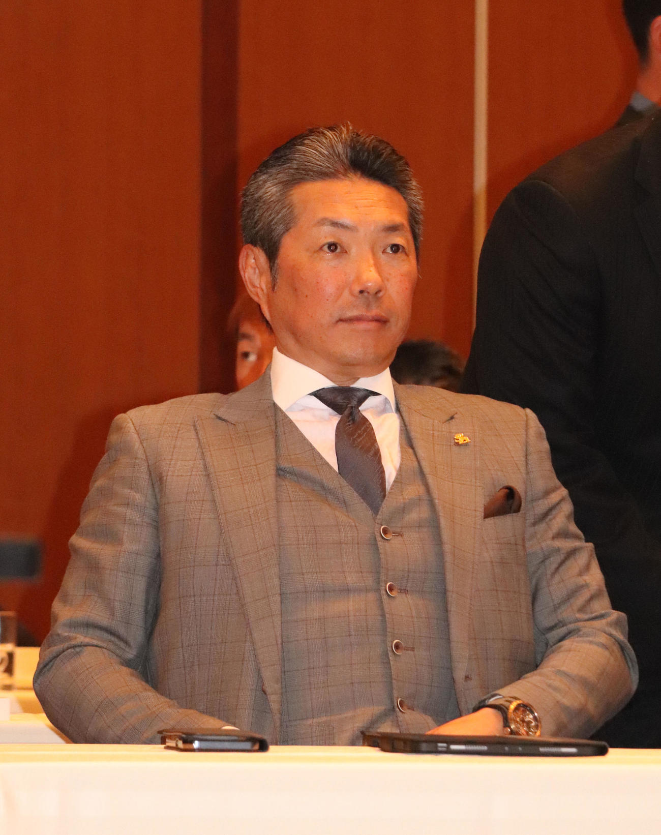 プレイボールミーティングに臨む小久保監督（撮影・鬼束羽瑠菜）