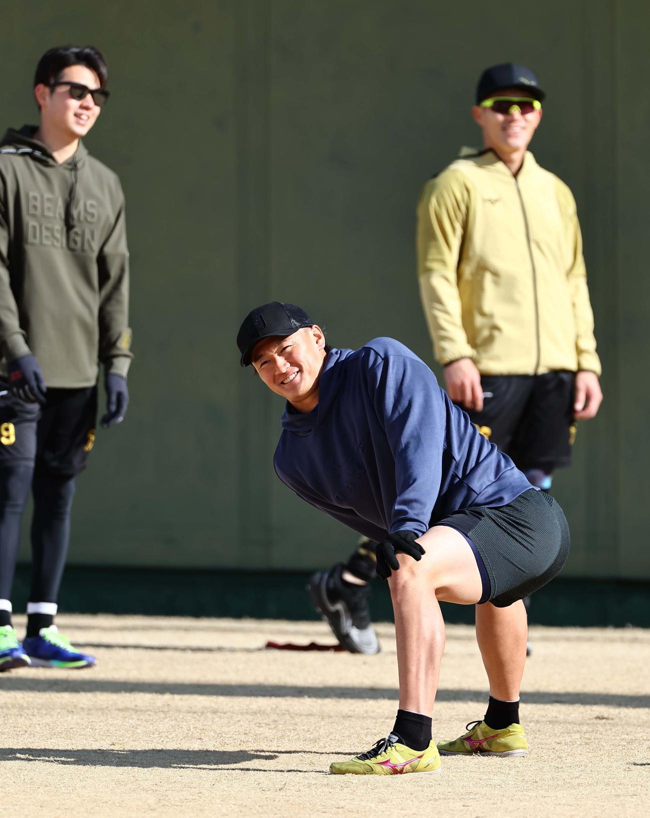 半ズボンでトレーニングをする森木（撮影・上田博志）