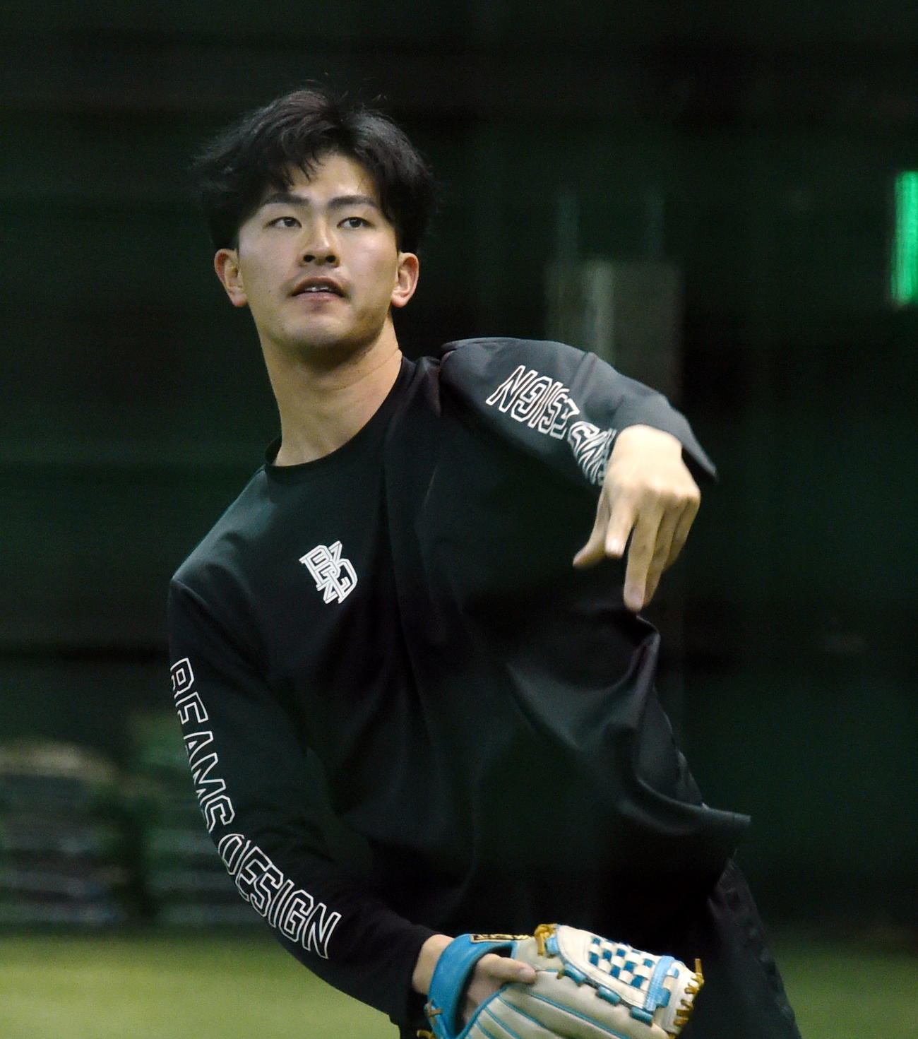 自主トレを公開した楽天古謝（撮影・山田愛斗）