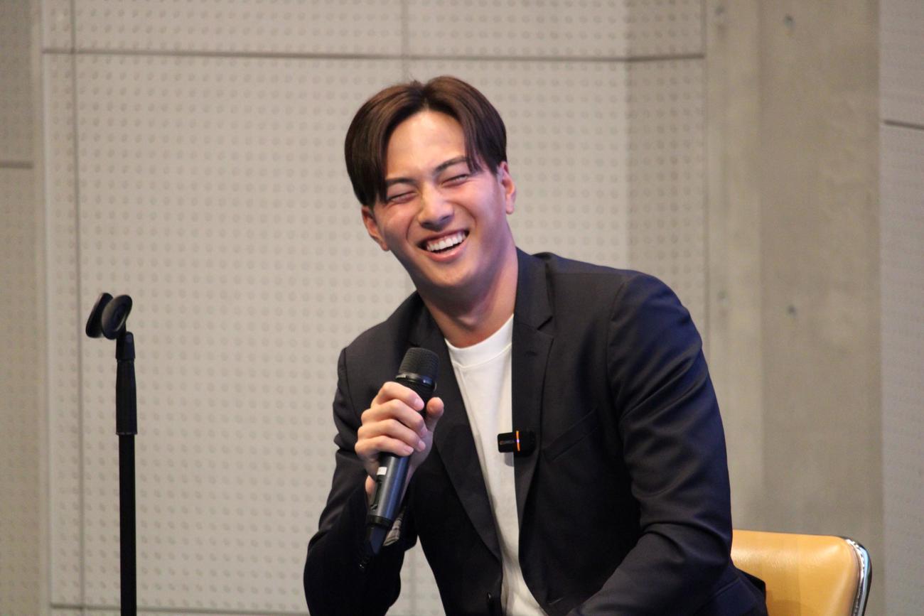 トークショーに参加した西武長谷川（撮影・金子真仁）