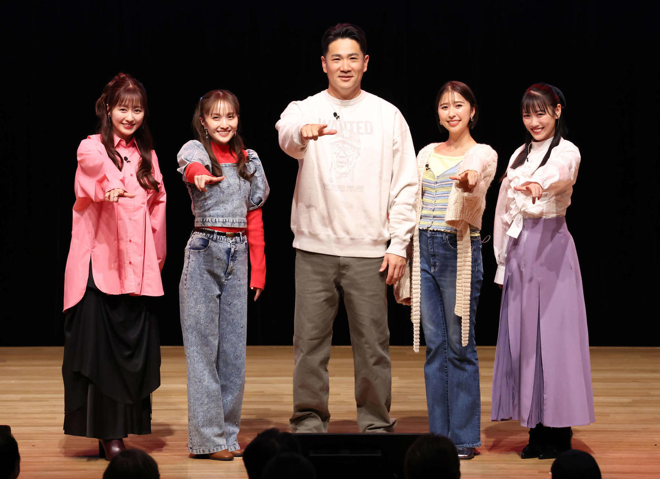 ファンミーティングでももいろクローバーZと共演した巨人田中将（撮影・丹羽敏通）