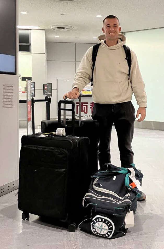 成田空港に来日した中日新外国人ボスラー（球団提供）