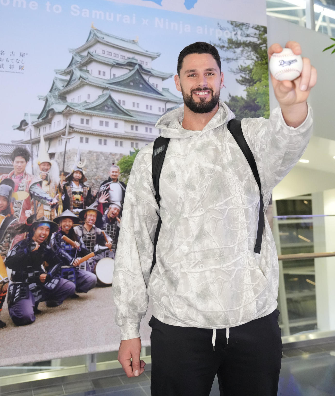 来日した中日入団の新外国人マラー投手（撮影・森本幸一）