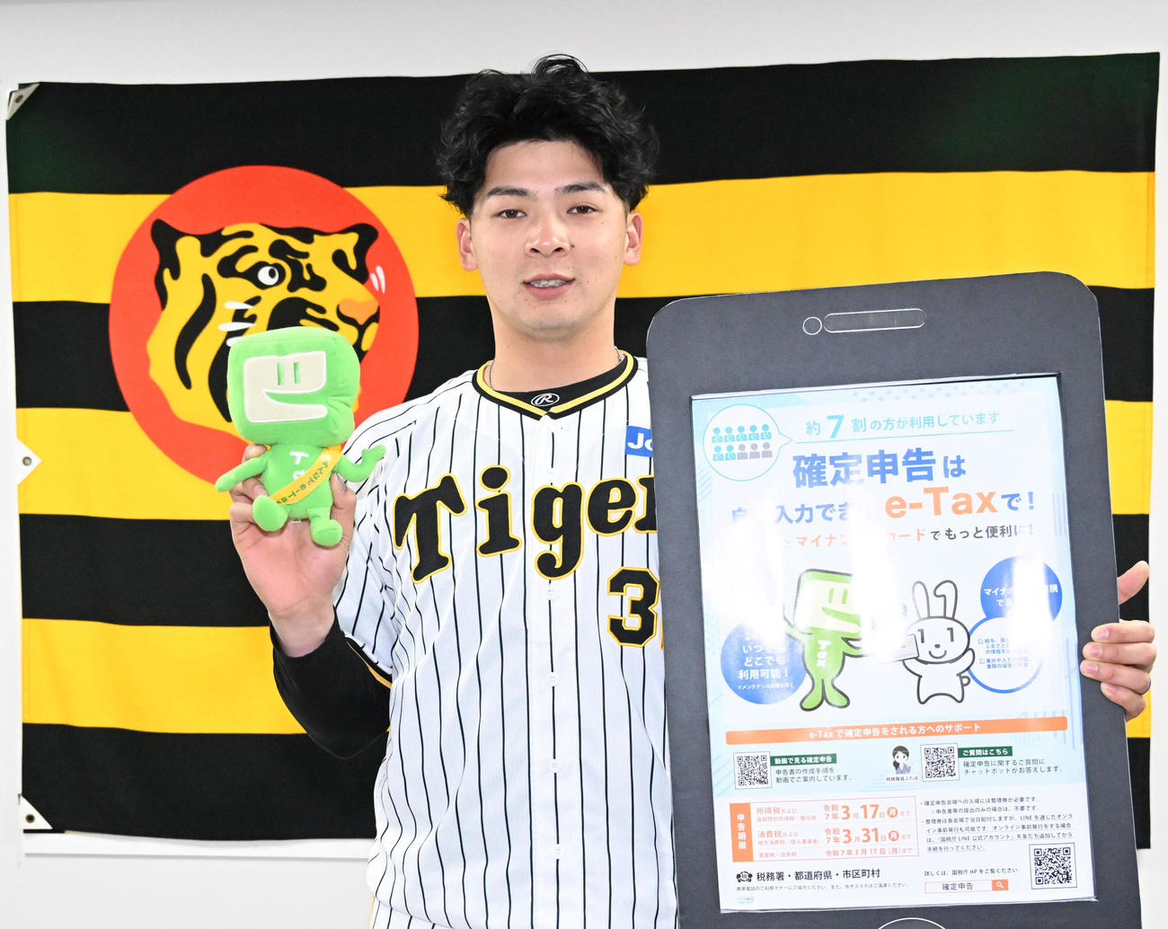 e－TaxをPRする阪神井上（撮影・石井愛子）