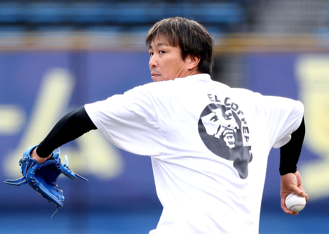 キャッチボールするロッテ益田（撮影・河田真司）