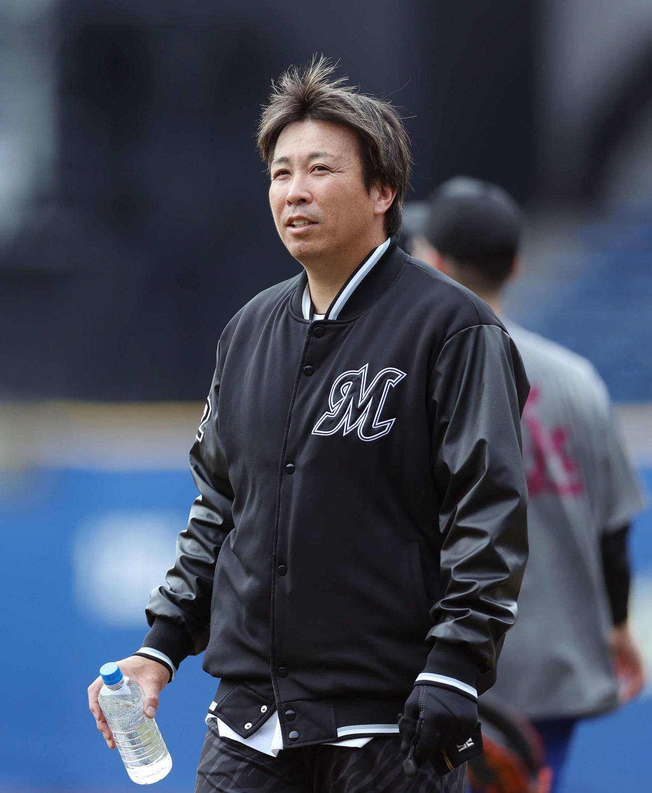 自主トレに臨むロッテ益田（撮影・河田真司）