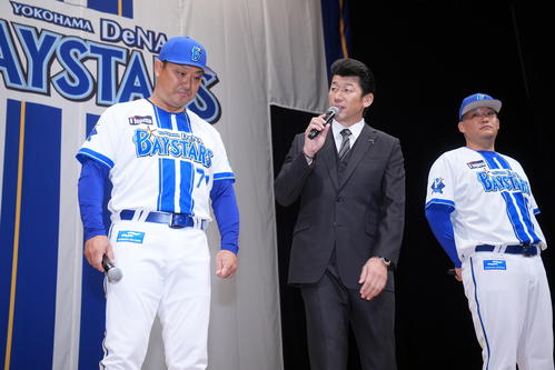 DeNA】2年ぶりに一新したホームユニホームのデザイン発表 - プロ野球