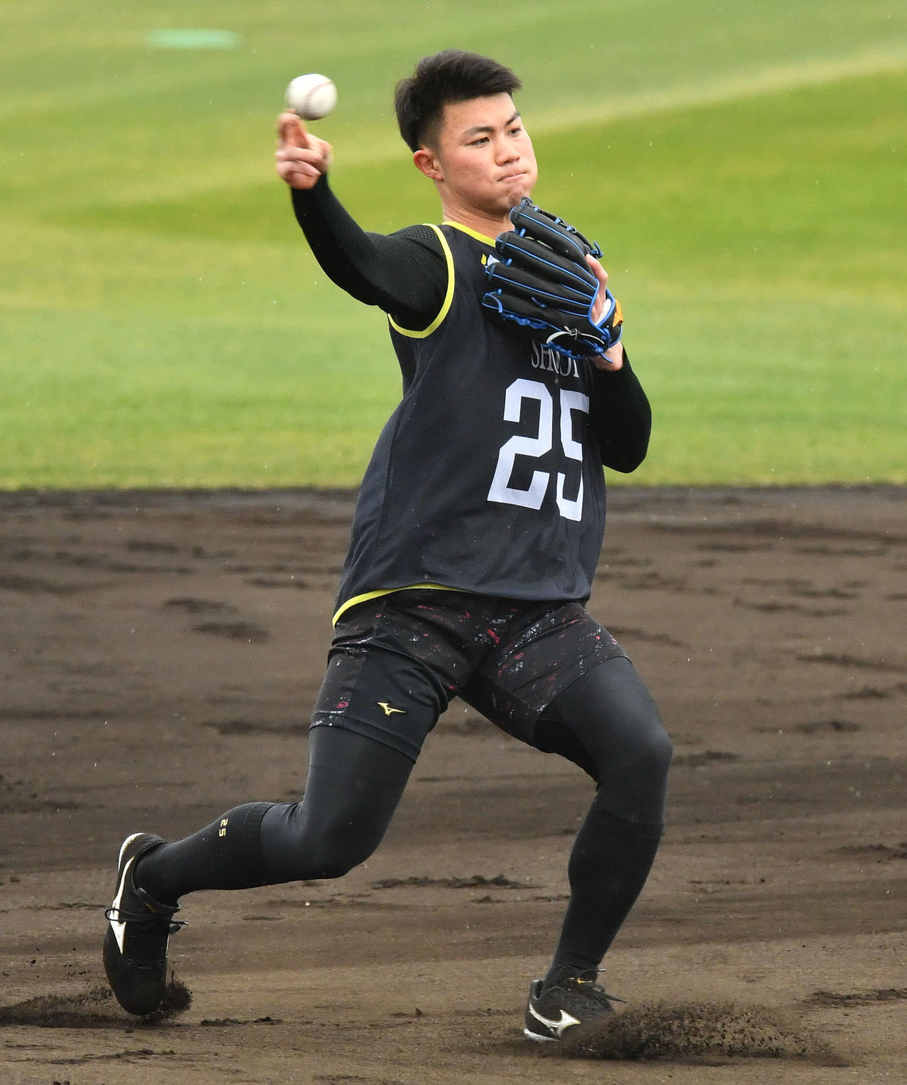 ノックを受けるソフトバンク庄子（撮影・岩下翔太）
