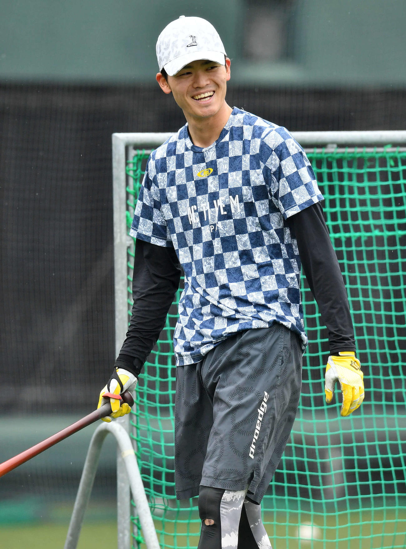 笑顔を見せるソフトバンク佐藤航（撮影・岩下翔太）