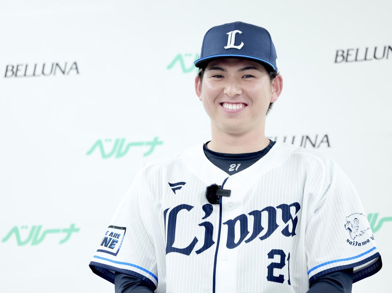 株式会社ベルーナにあいさつで訪問する西武武内（撮影・河田真司）