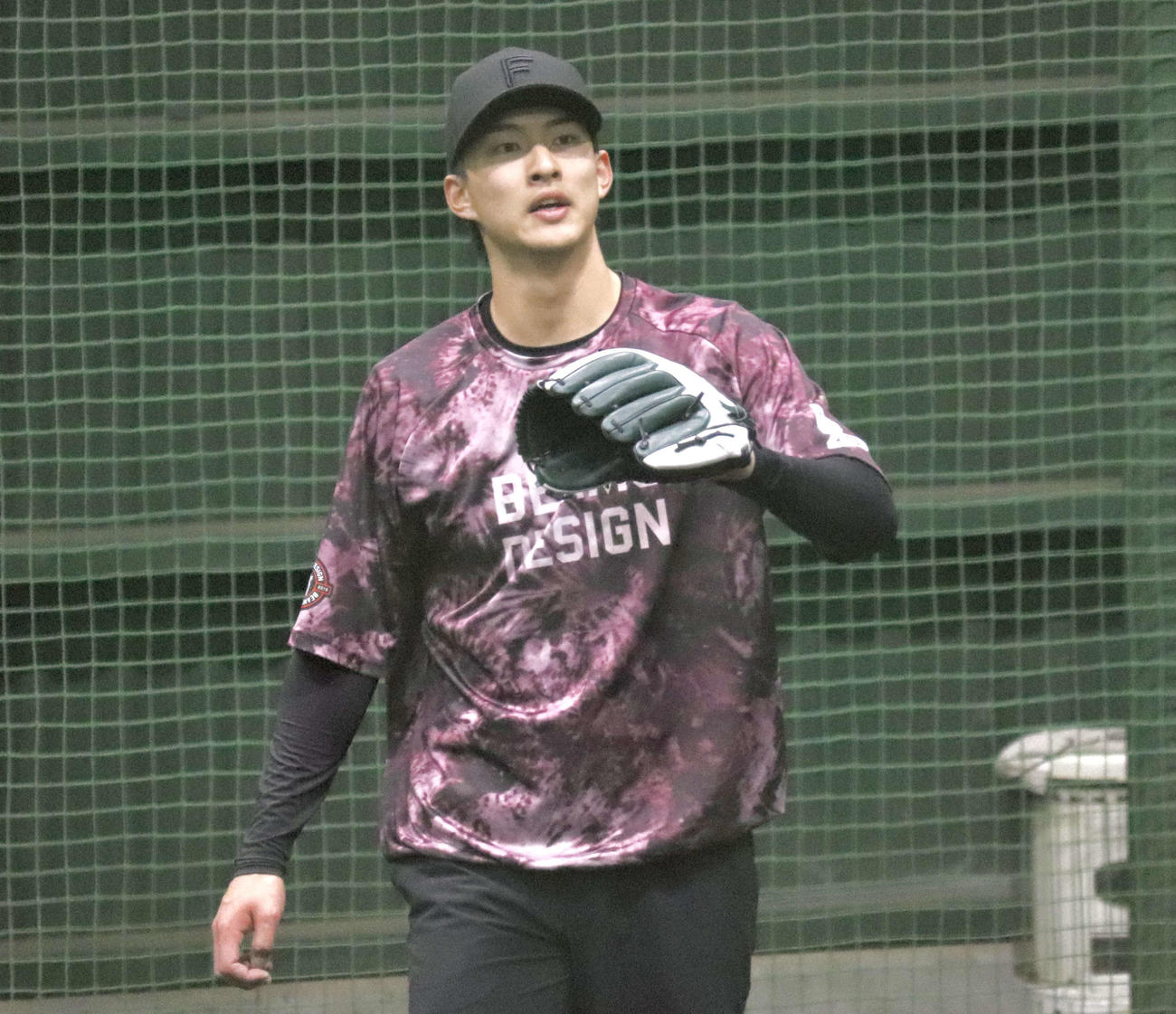 千葉・鎌ヶ谷でのライブBPに備えブルペンで投げ込む日本ハム達（撮影・黒須亮）