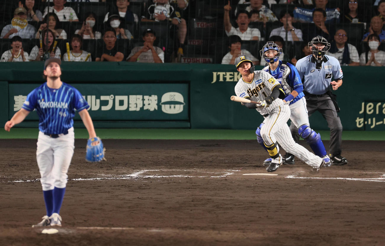 23年7月12日、阪神森下はDeNAバウアーから左越え2点本塁打を放つ