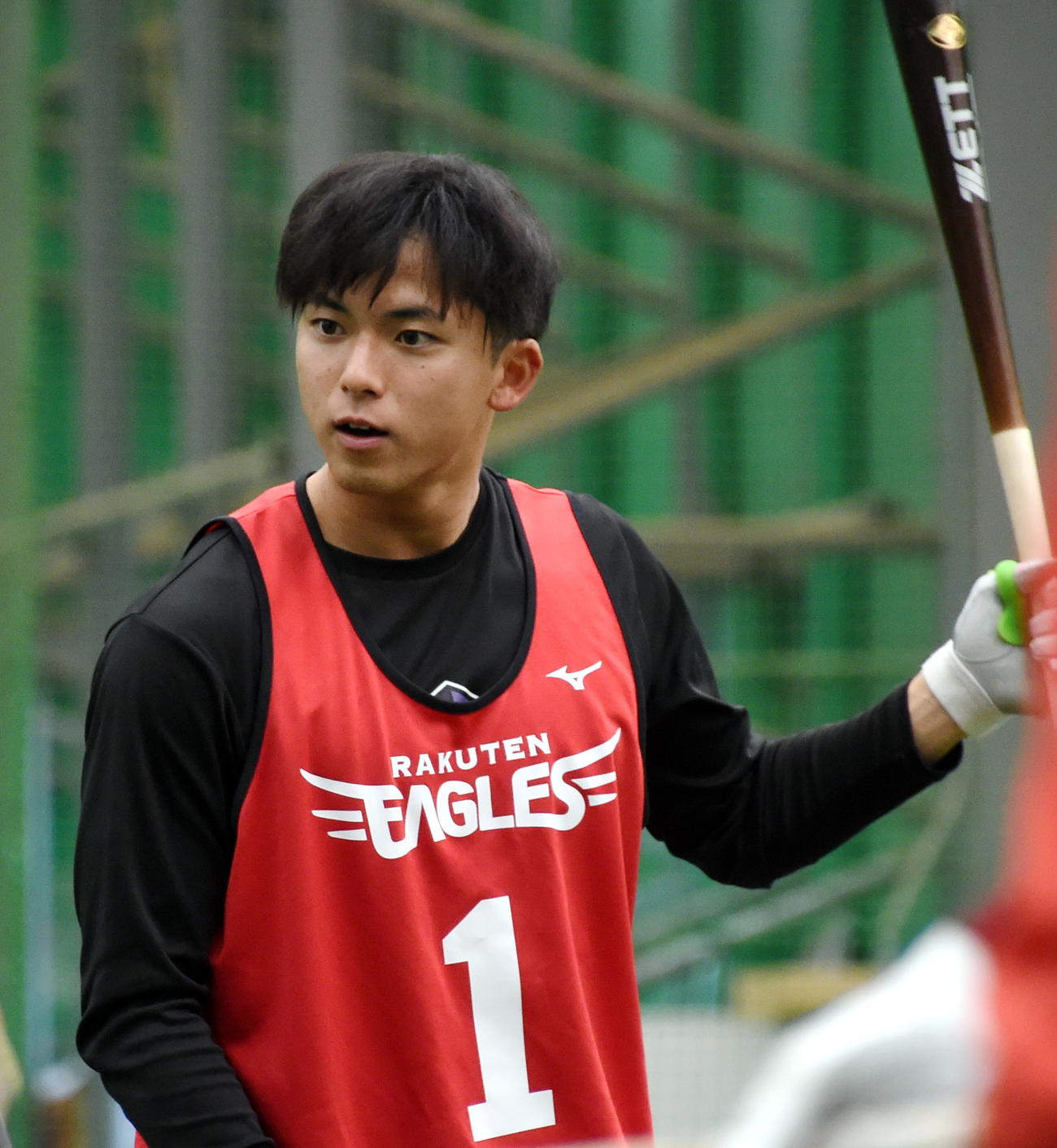 打撃練習を行う楽天ドラフト1位の宗山（撮影・山田愛斗）