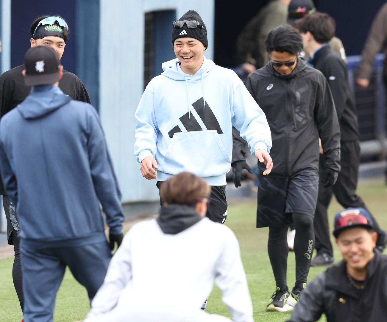 キャンプ地に先乗りし笑顔の日本ハム清宮幸（撮影・黒川智章）