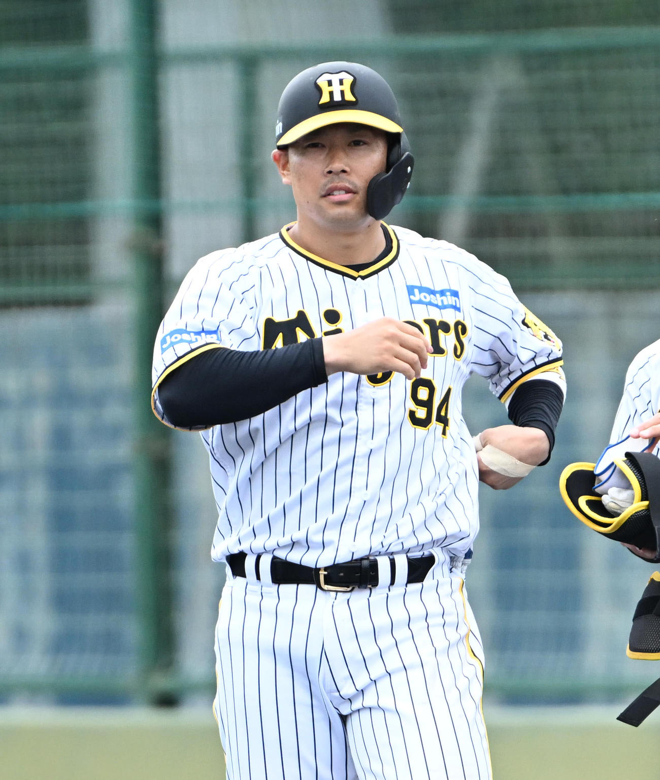 鳴尾浜球場で中前に安打を放つ阪神原口（2023年5月31日）