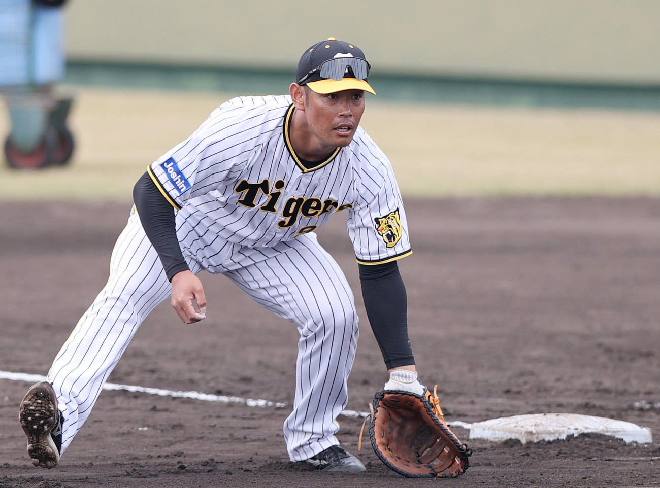 鳴尾浜球場でノックを受ける原口（2022年11月17日）