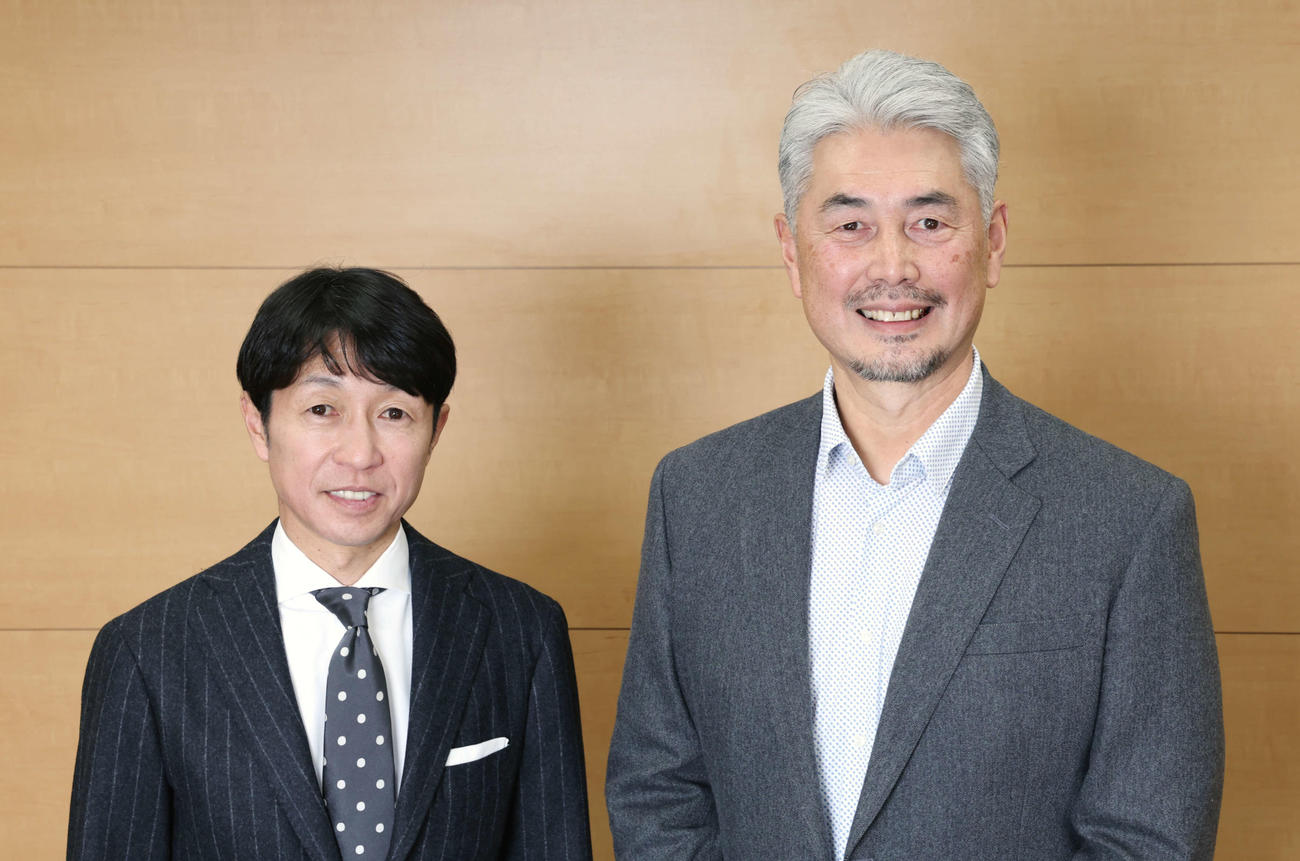 対談を行った武豊騎手（左）とロッテ吉井監督（撮影・宮地輝）