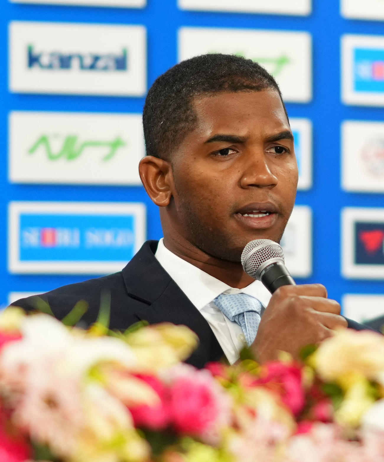 入団会見で意気込みを語る西武エマニュエル・ラミレス（撮影・横山健太）