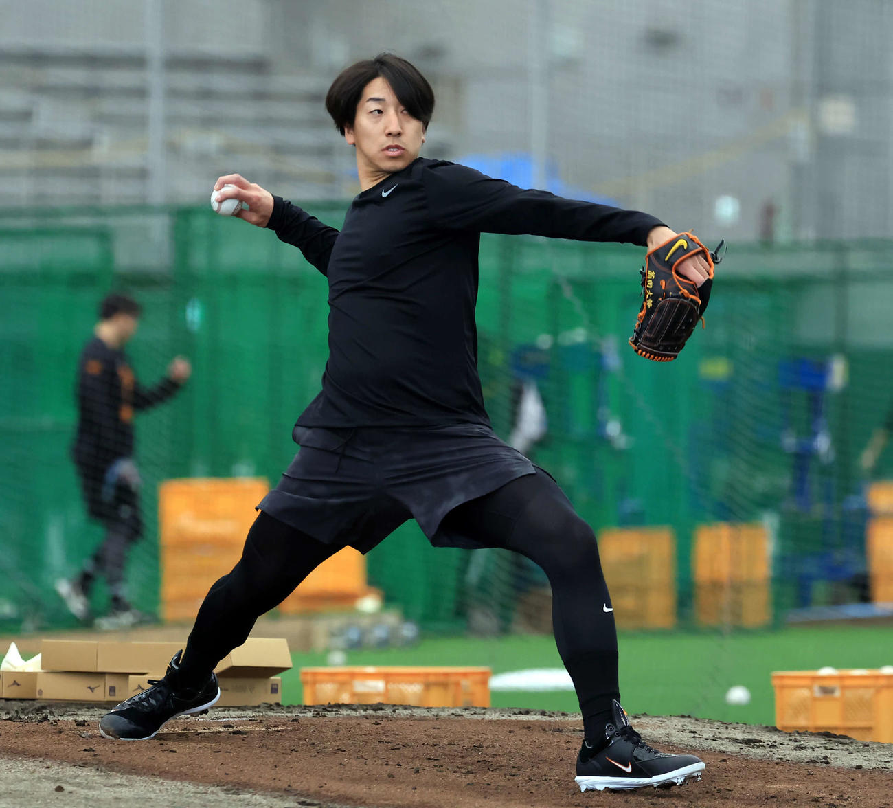 ブルペン投球する巨人大勢（撮影・浅見桂子）