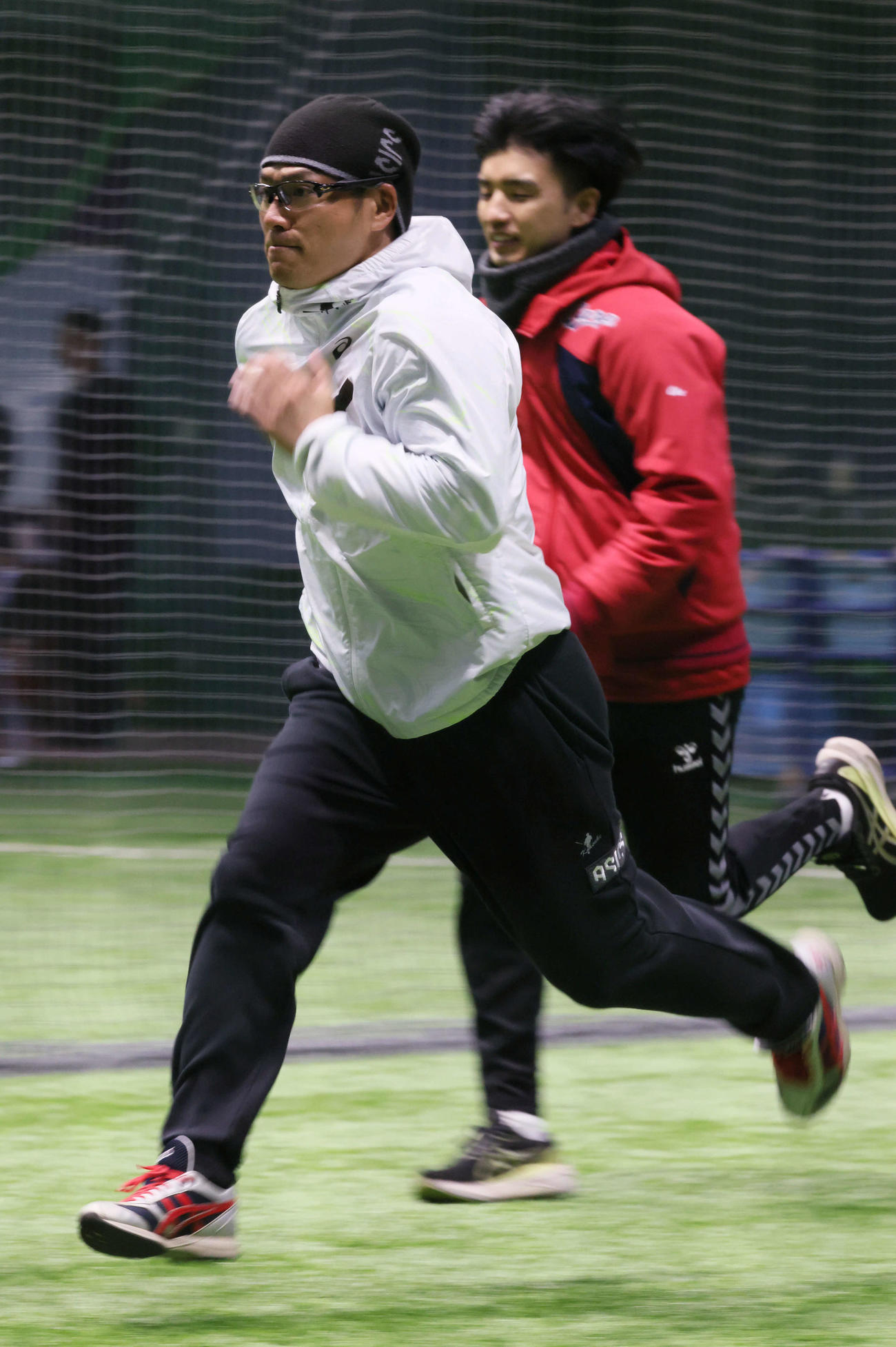 合同自主トレで、走り込む広島田中（撮影・加藤孝規）