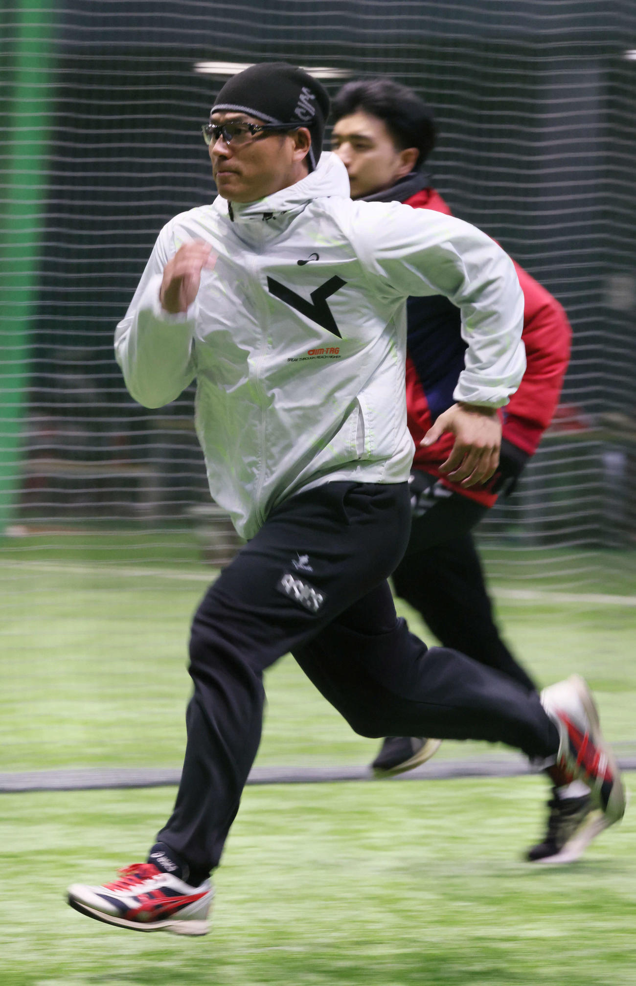 合同自主トレで、走り込む広島田中（撮影・加藤孝規）
