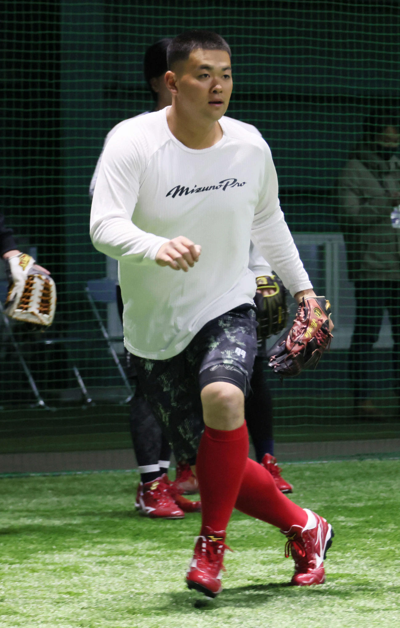 合同自主トレで、ノックを受ける広島林（撮影・加藤孝規）
