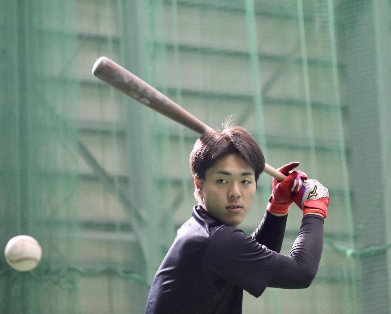 新人合同自主トレ最終日に打撃練習を行う日本ハムドラフト1位の柴田（撮影・黒須亮）