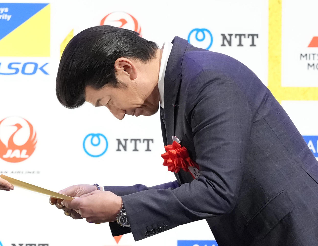 特別賞を受賞したDeNA三浦監督（撮影・足立雅史）