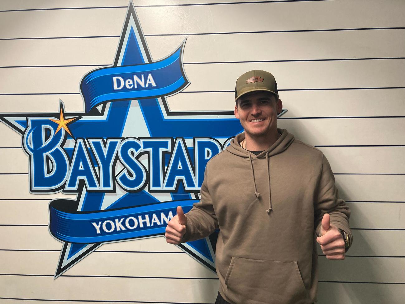 来日したDeNAオースティン（球団提供）