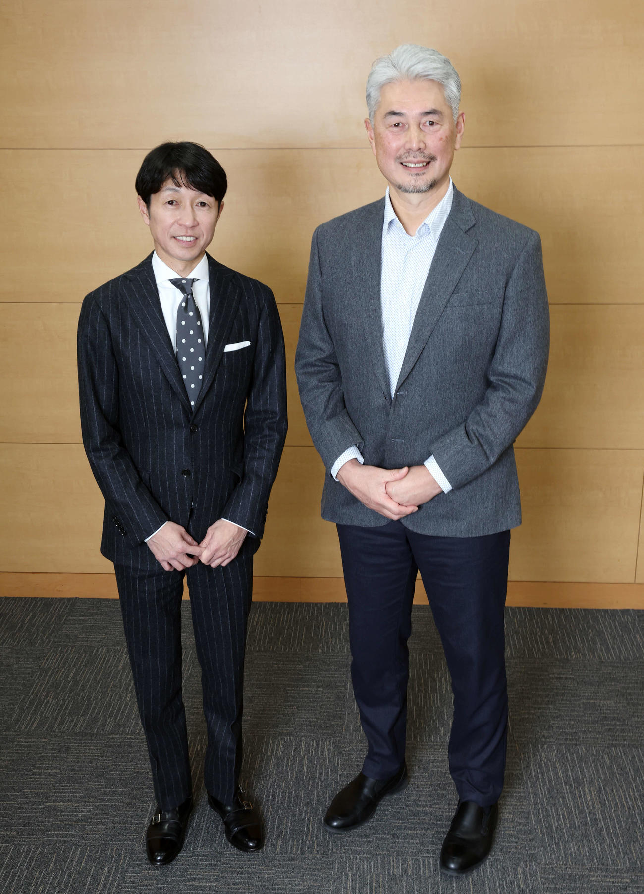 対談を行った武豊騎手（左）とロッテ吉井監督（撮影・宮地輝）