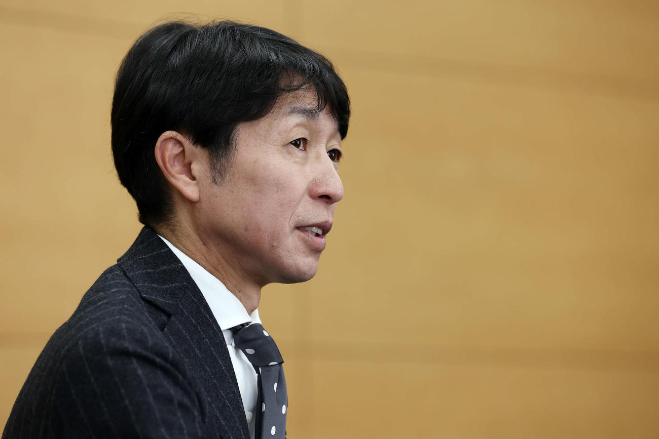 ロッテ吉井監督と対談を行った武豊騎手（撮影・宮地輝）