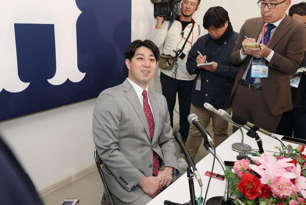広島の投手コーチに就任した野村氏（撮影・加藤孝規）（24年11月19日）