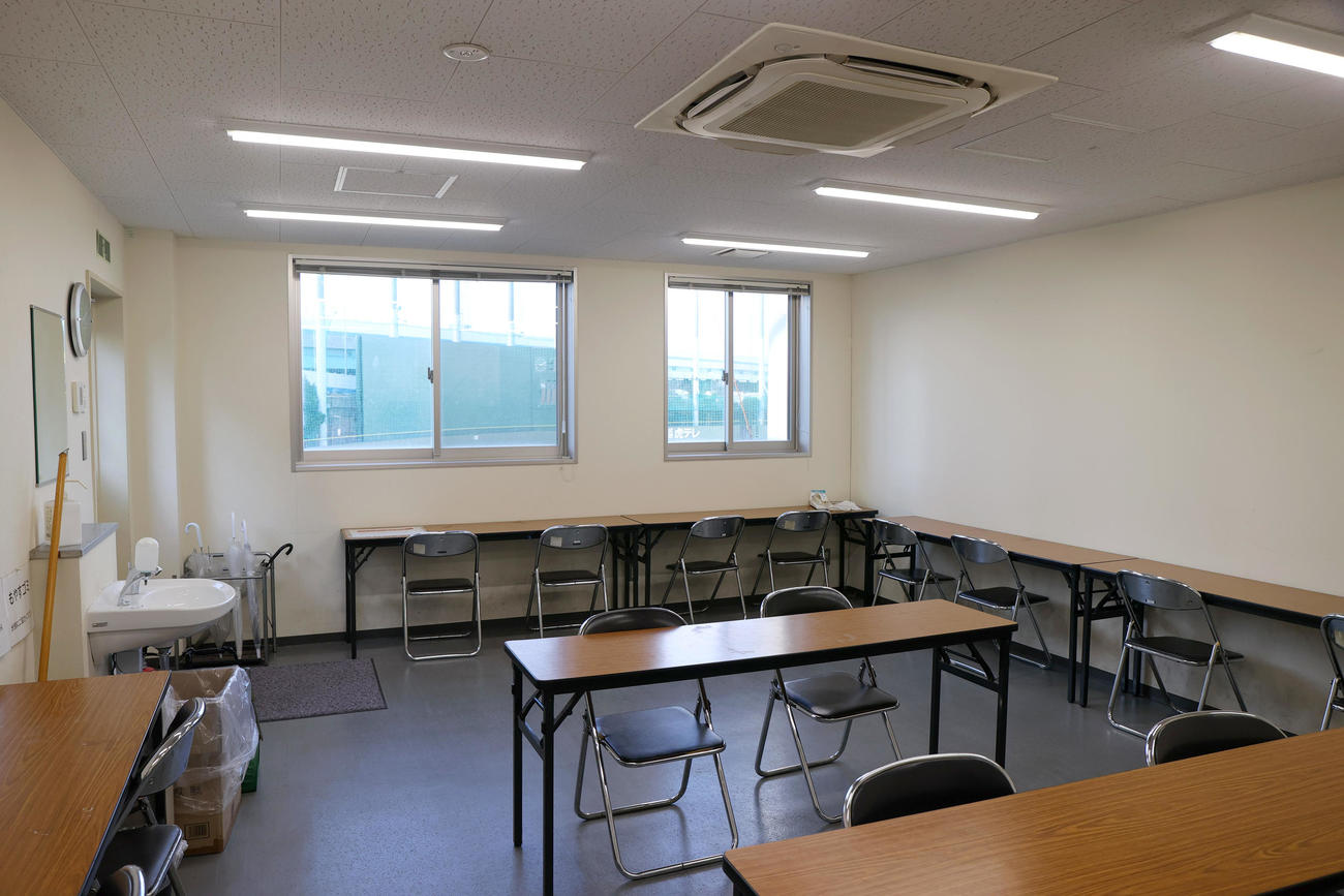 鳴尾浜球場のプレスルーム（撮影・上山淳一）＝2025年1月30日、鳴尾浜球場