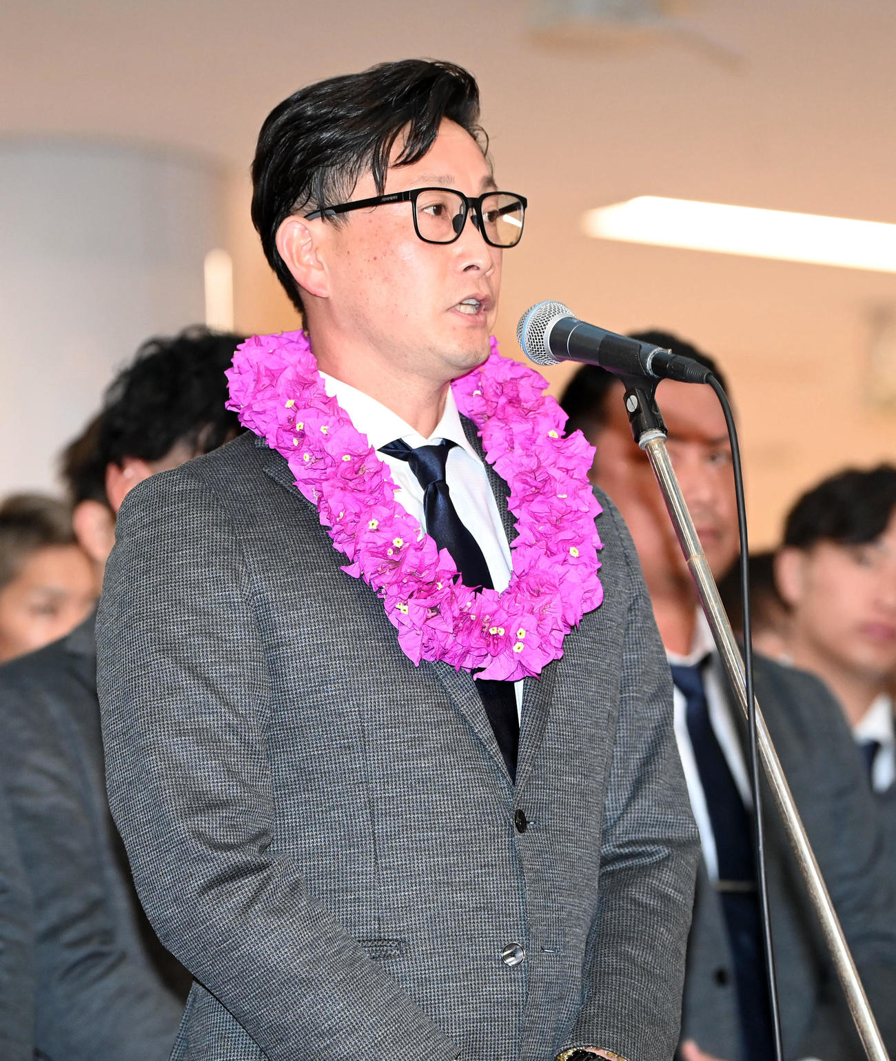 歓迎セレモニーであいさつするオリックス岸田監督（撮影・前岡正明）