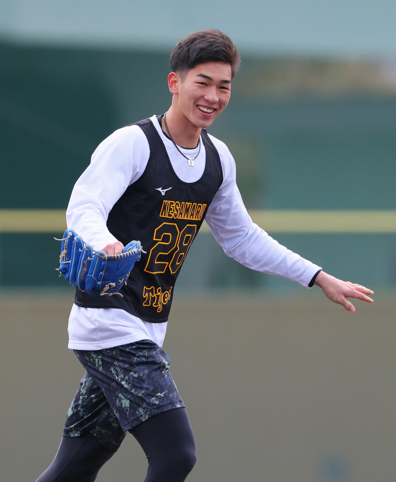 鳴尾浜球場で合同自主トレする阪神今朝丸（撮影・上山淳一）