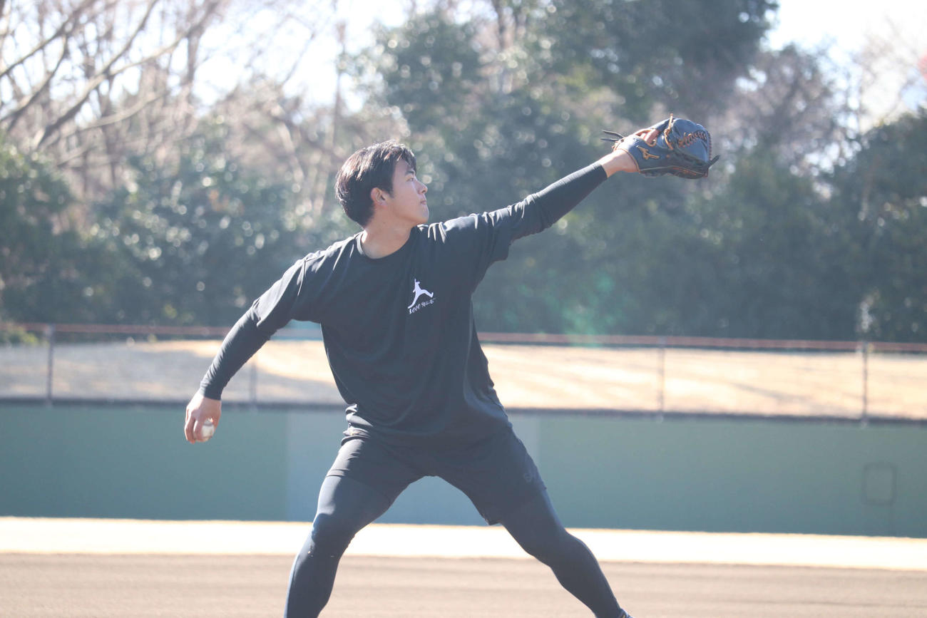 1月22日、自主トレを行う阪神岡留英貴