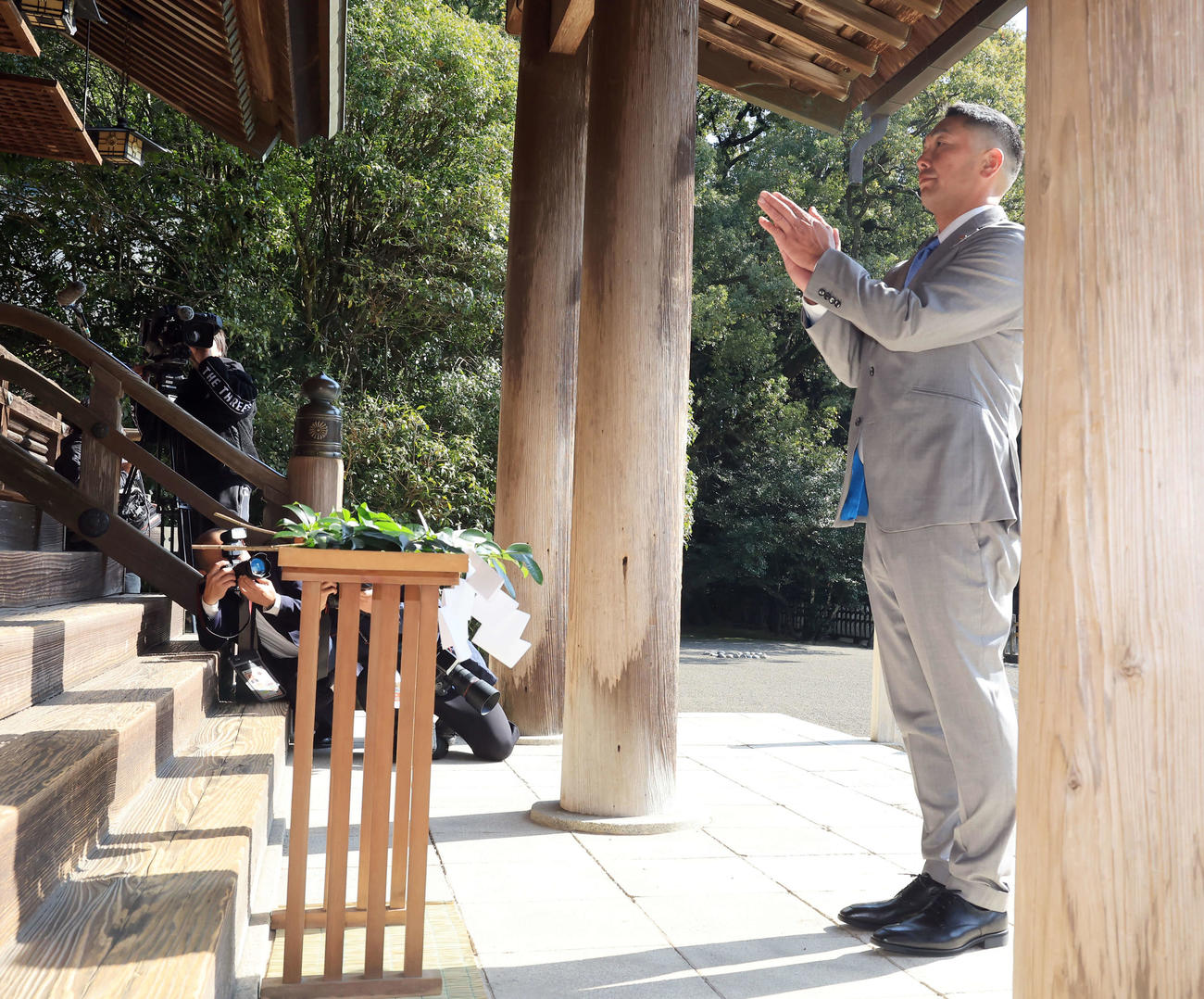 宮崎神宮に参拝する巨人阿部監督（撮影・浅見桂子）
