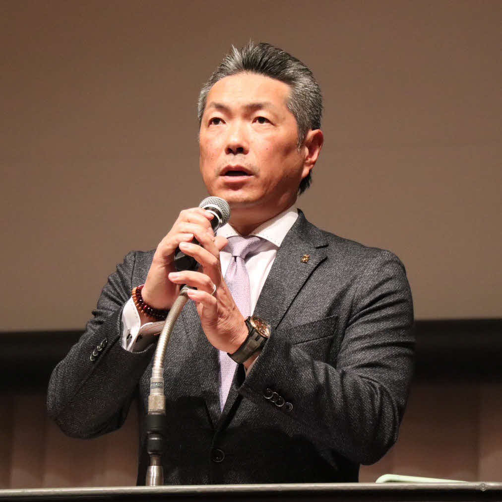AB合同ミーティングで登壇しナインや関係者に話をする小久保監督（球団提供）