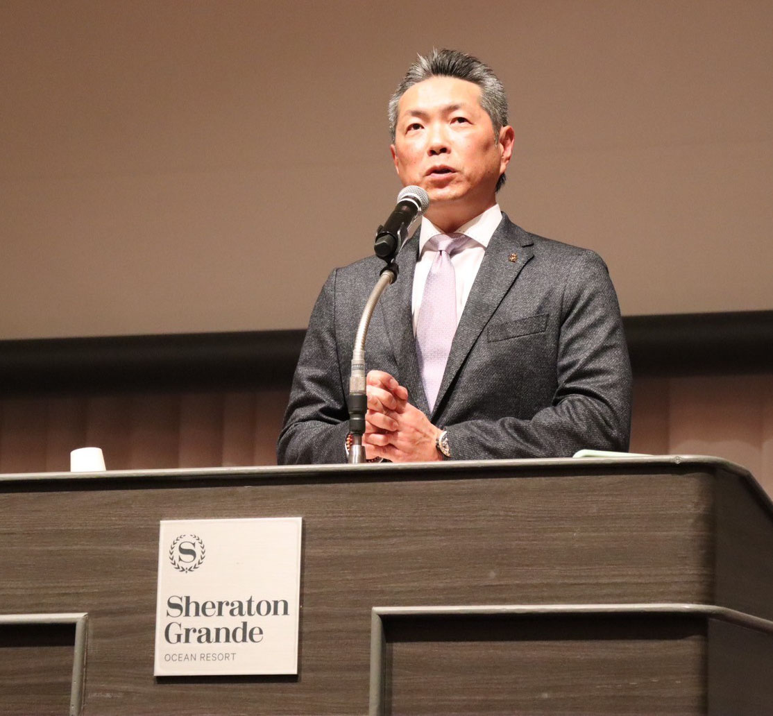 AB合同ミーティングで登壇しナインや関係者に話をする小久保監督（球団提供）