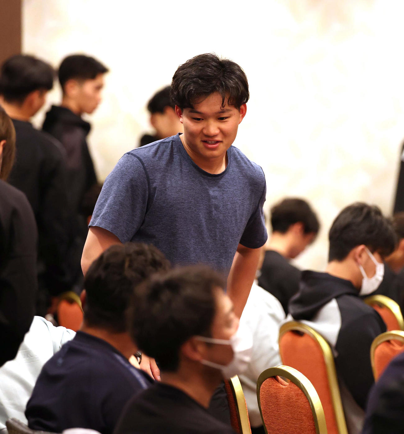 ミーティング会場に入る阪神森下