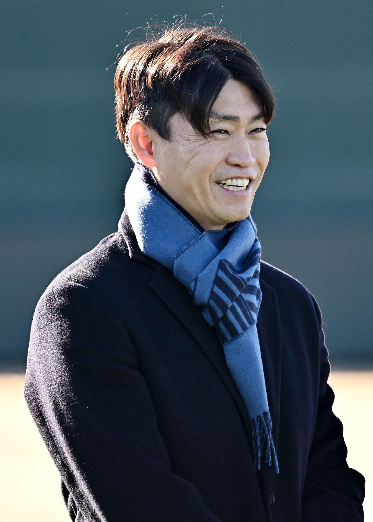 新人合同自主トレを視察するヤクルト青木GM補佐（1月8日撮影）