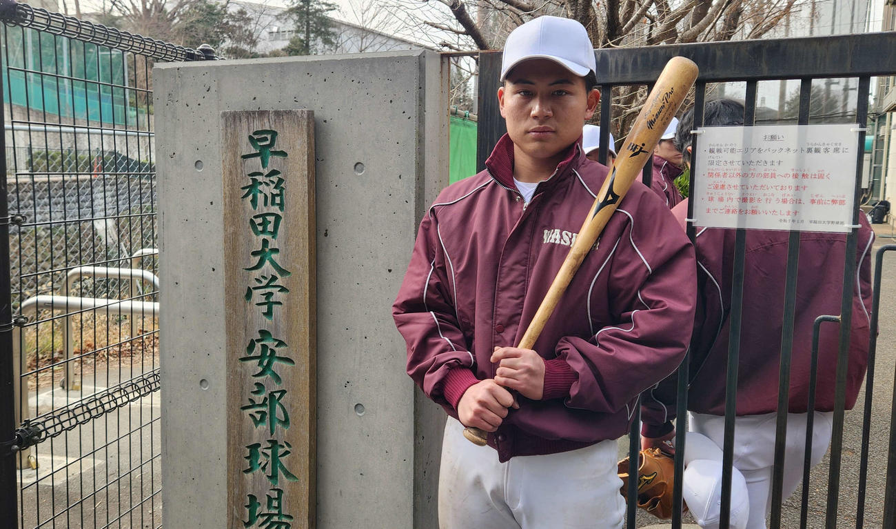 早大の練習に初参加し、4年後のドラフト1位を誓う徳丸（撮影・保坂淑子）