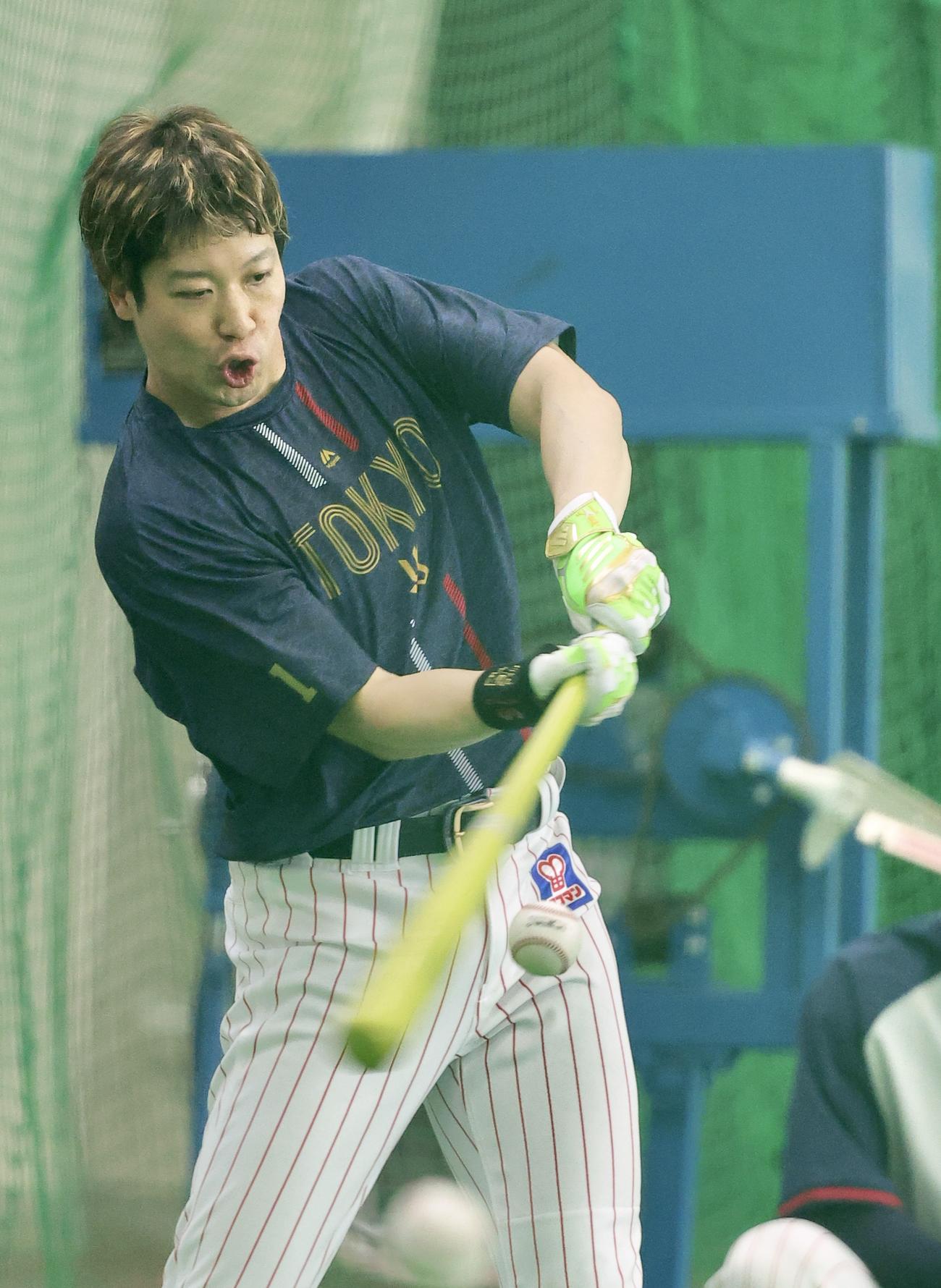 打撃練習するヤクルト山田（撮影・河田真司）