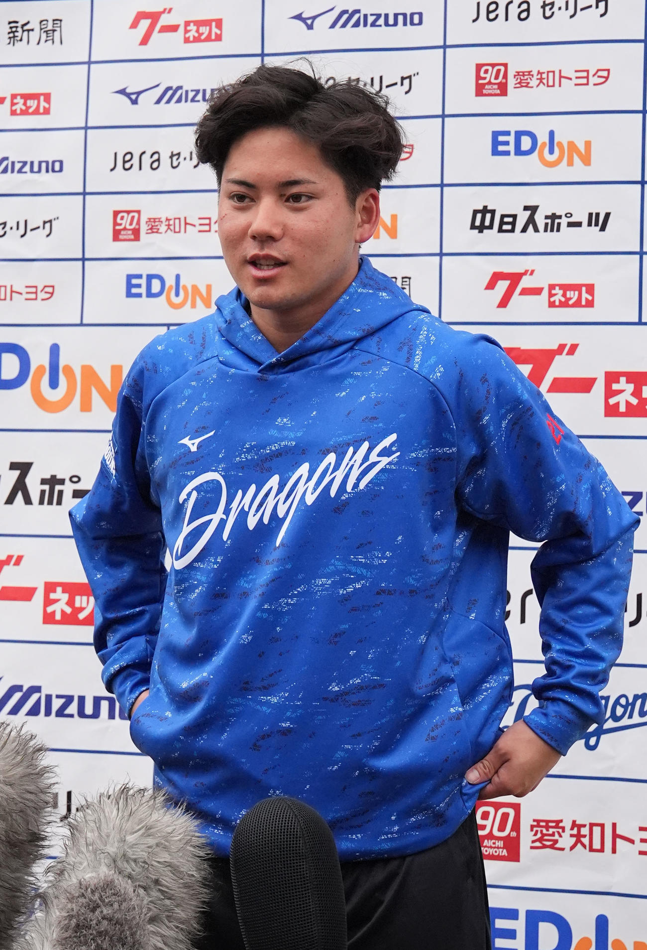 練習を終え取材に応じる金丸（撮影・森本幸一）